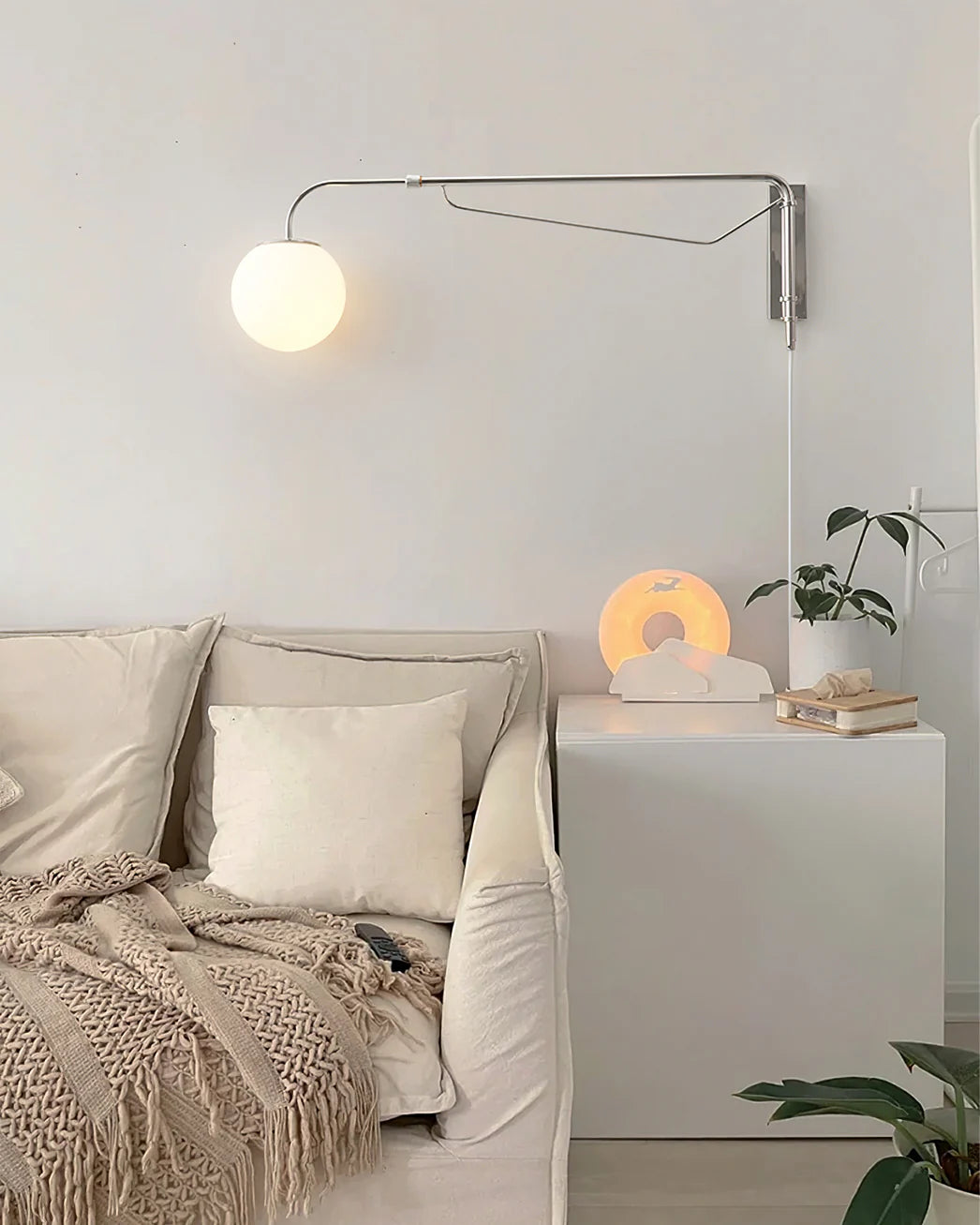Bell-shaped directional wall lamp