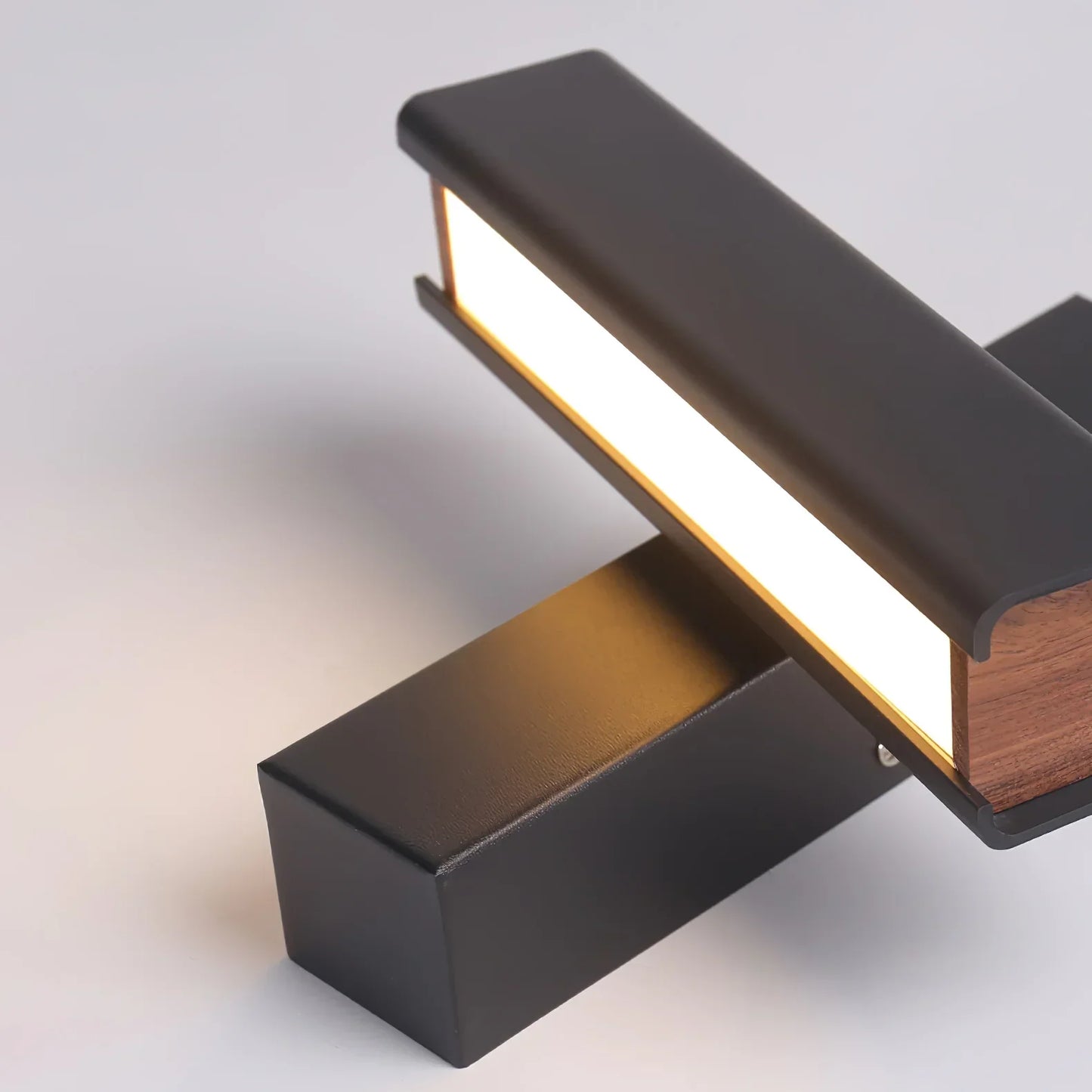 Clasp Wall Lamp