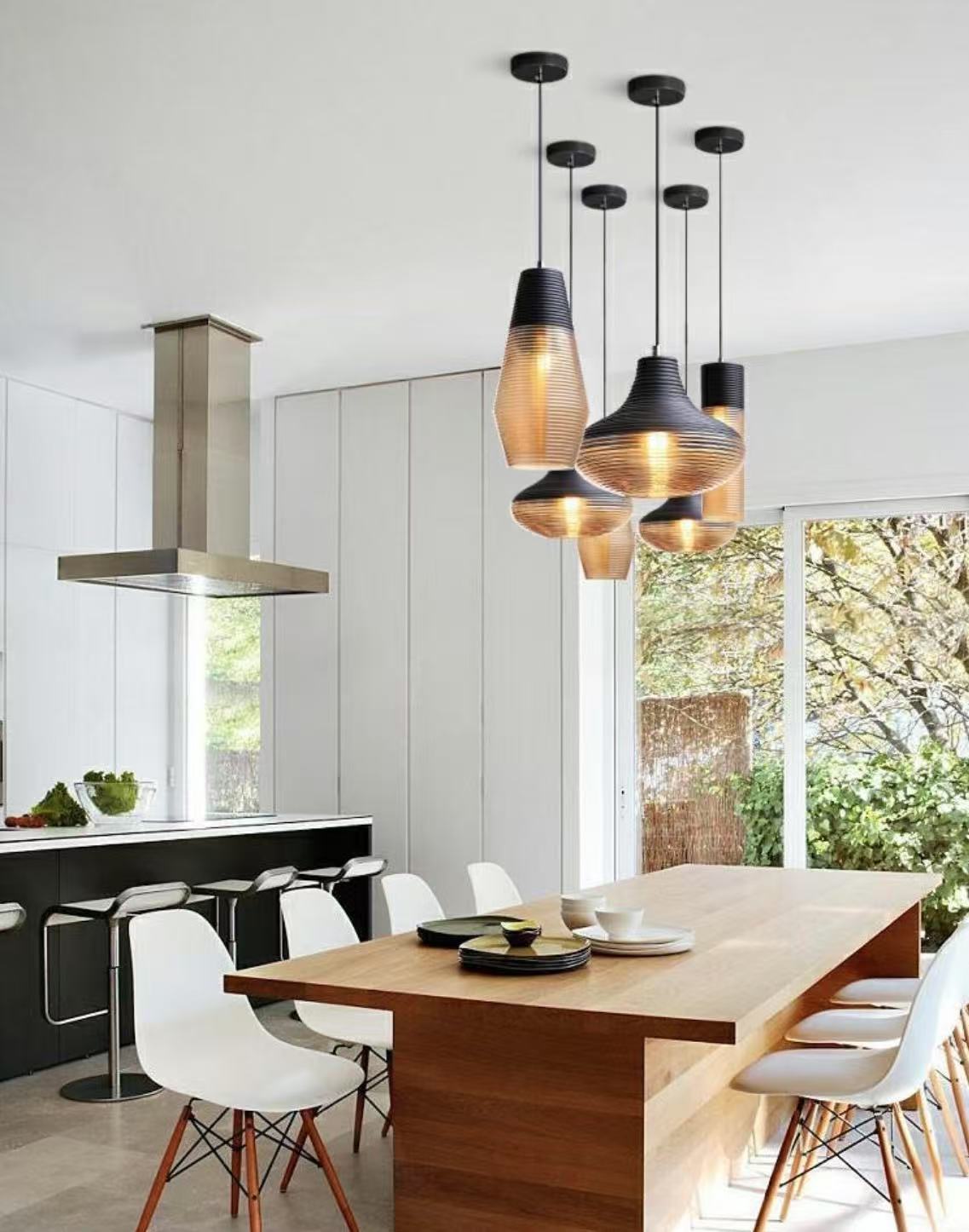 Apera Hand-Blown Glass Pendant Light