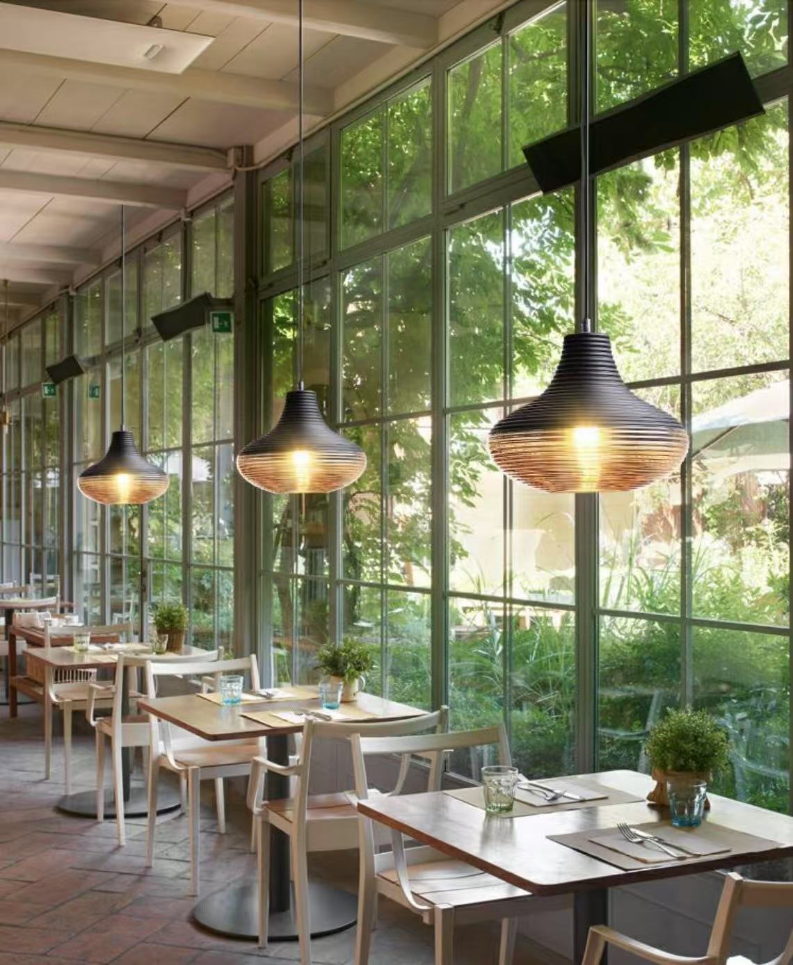 Apera Hand-Blown Glass Pendant Light