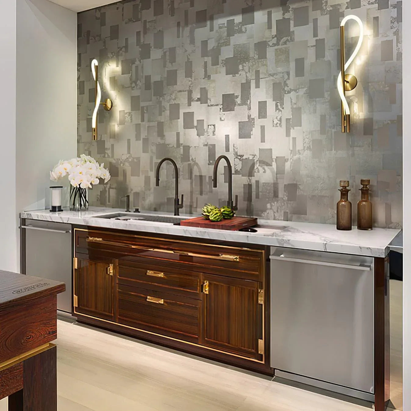 Leto Wall Lamp