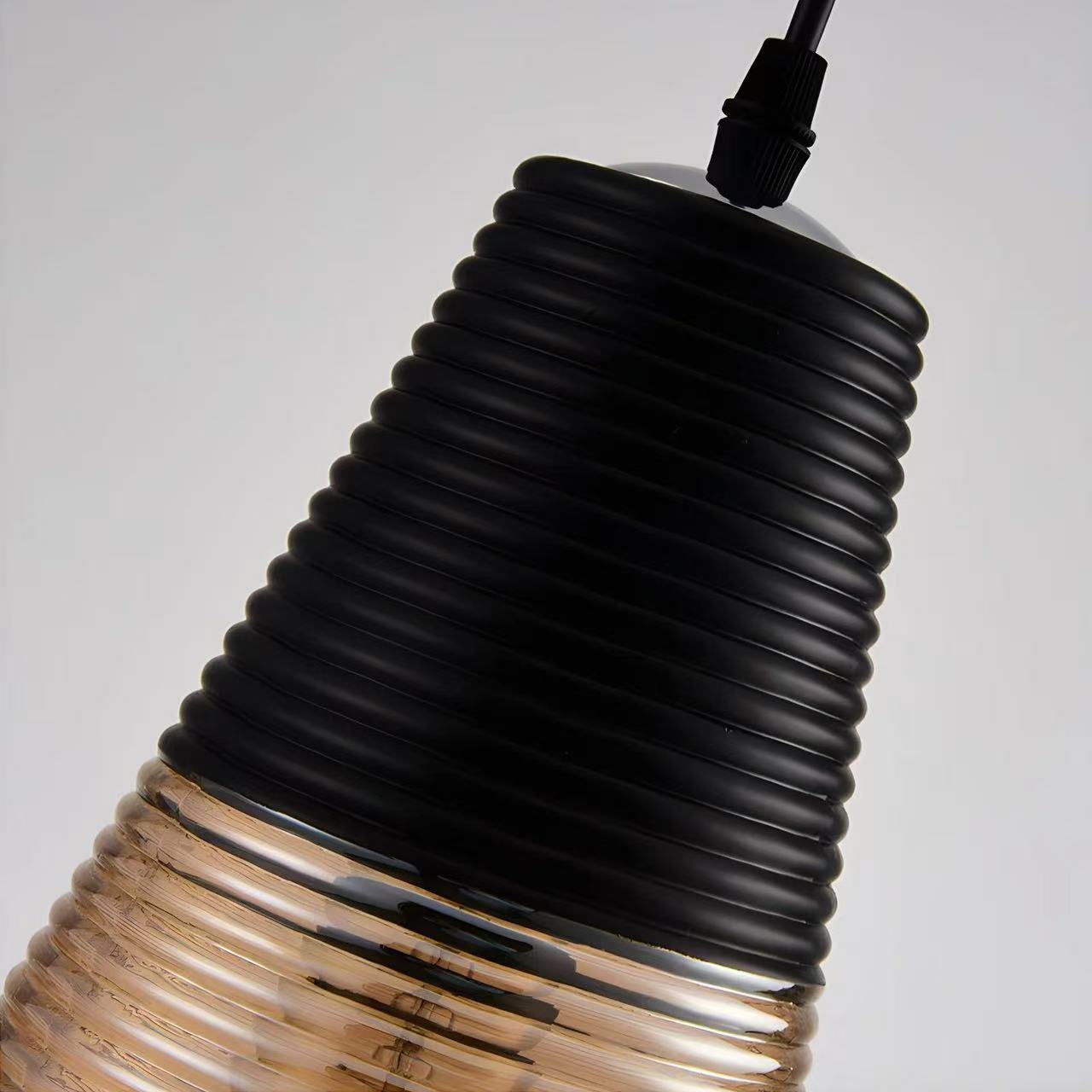 Apera Hand-Blown Glass Pendant Light