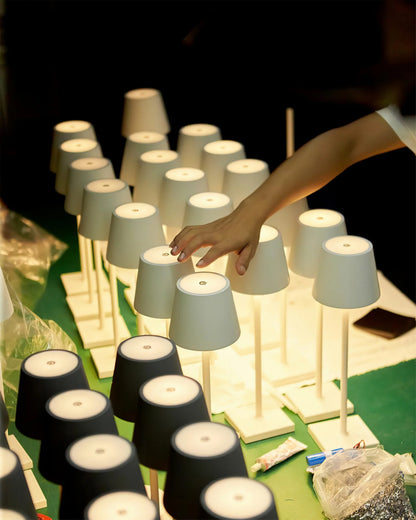 Doku Built-in Battery Table Lamp