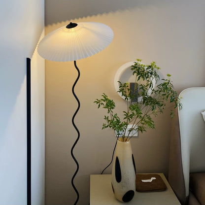 Squiggle Floor Lamp dark green variant side view