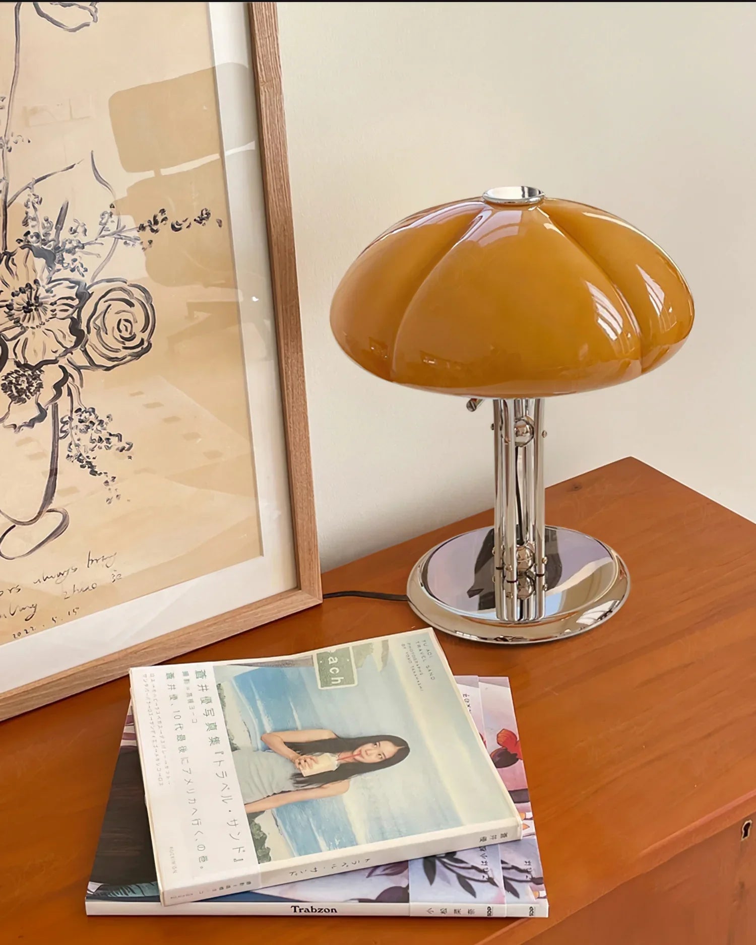 Quadrifoglio Table Lamp warm orange glow UAE room