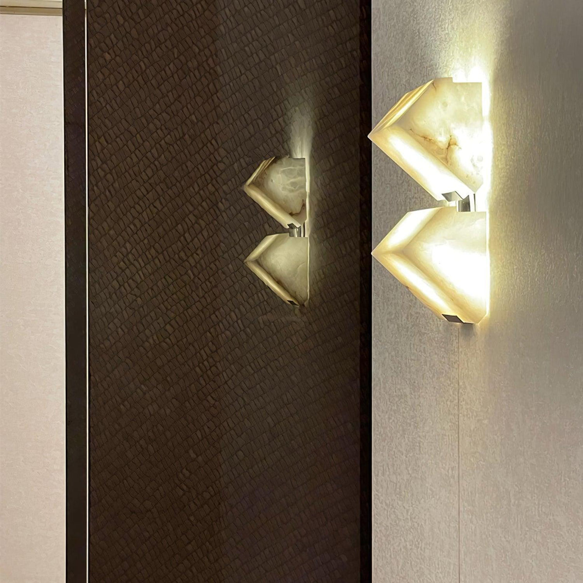 Alabaster Staircase Plug-in Wall Lamp
