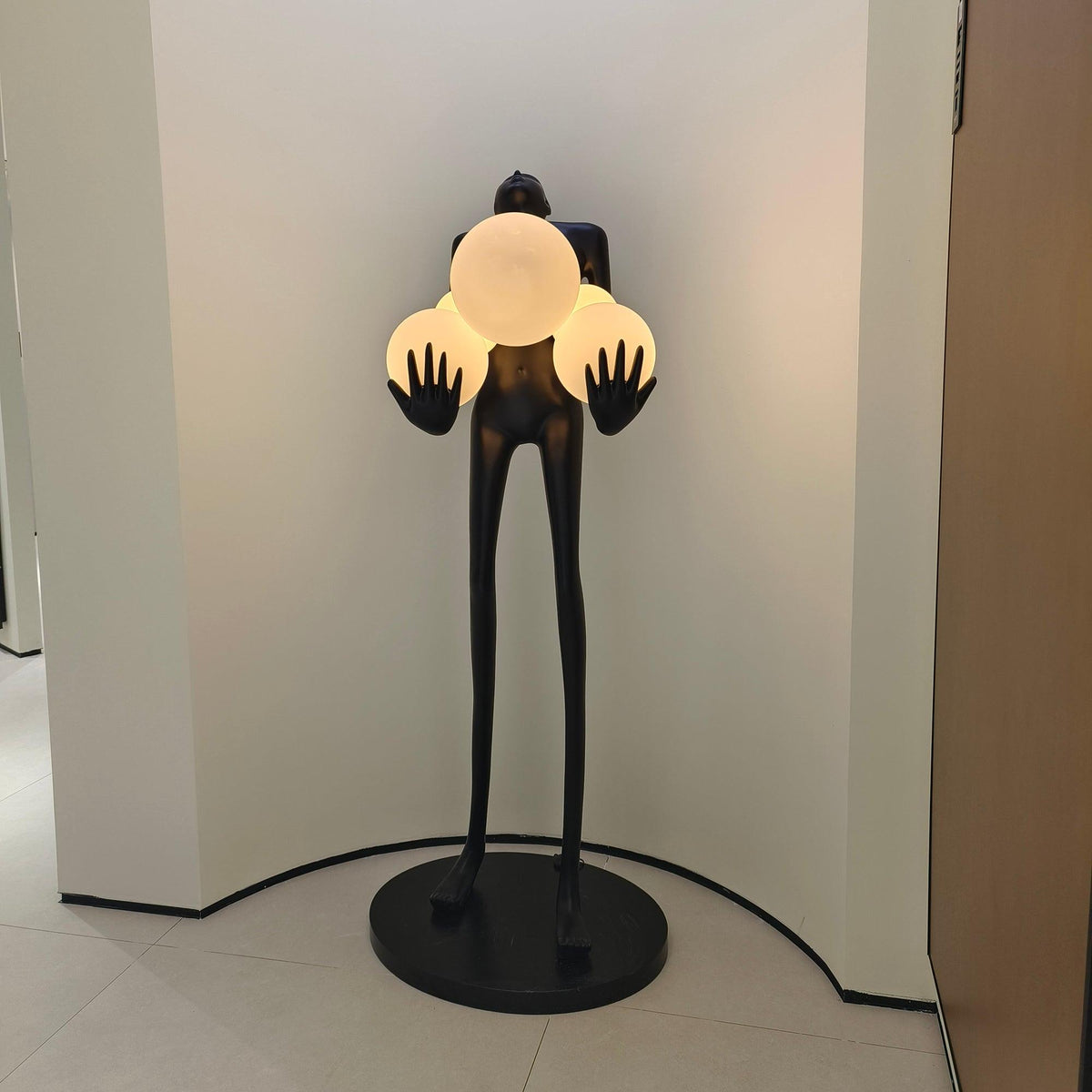 Embrace Sculpture Floor Lamp – detail 33