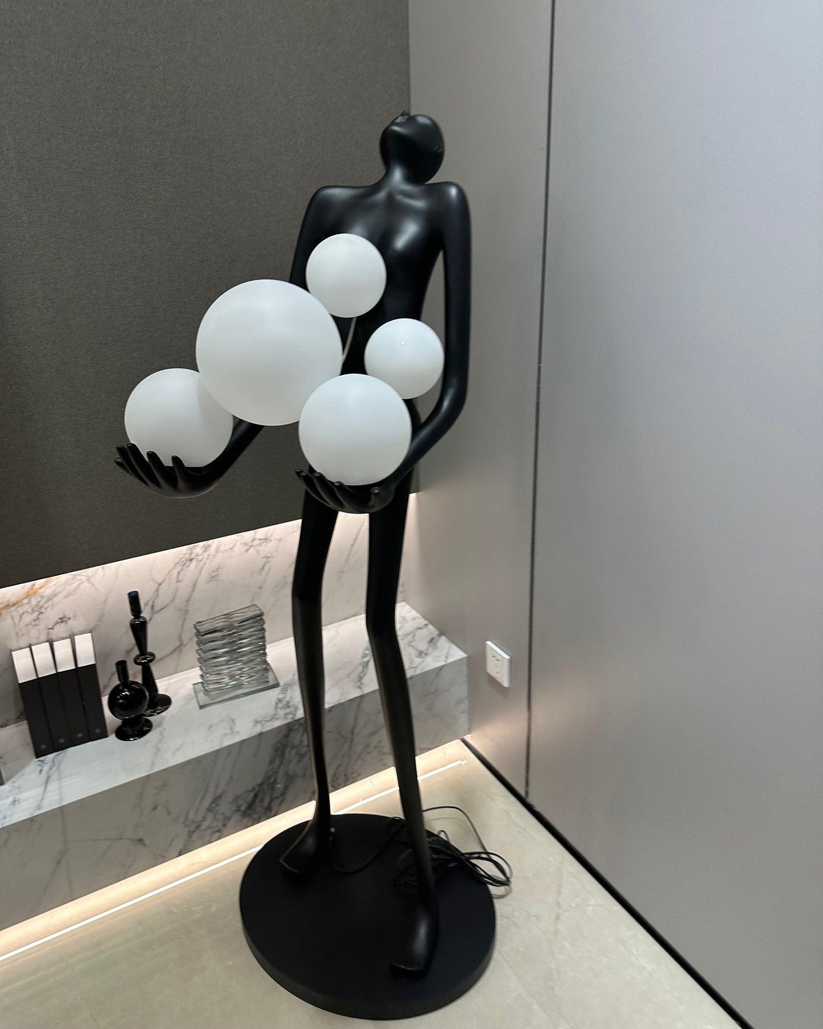 Embrace Sculpture Floor Lamp – detail 25