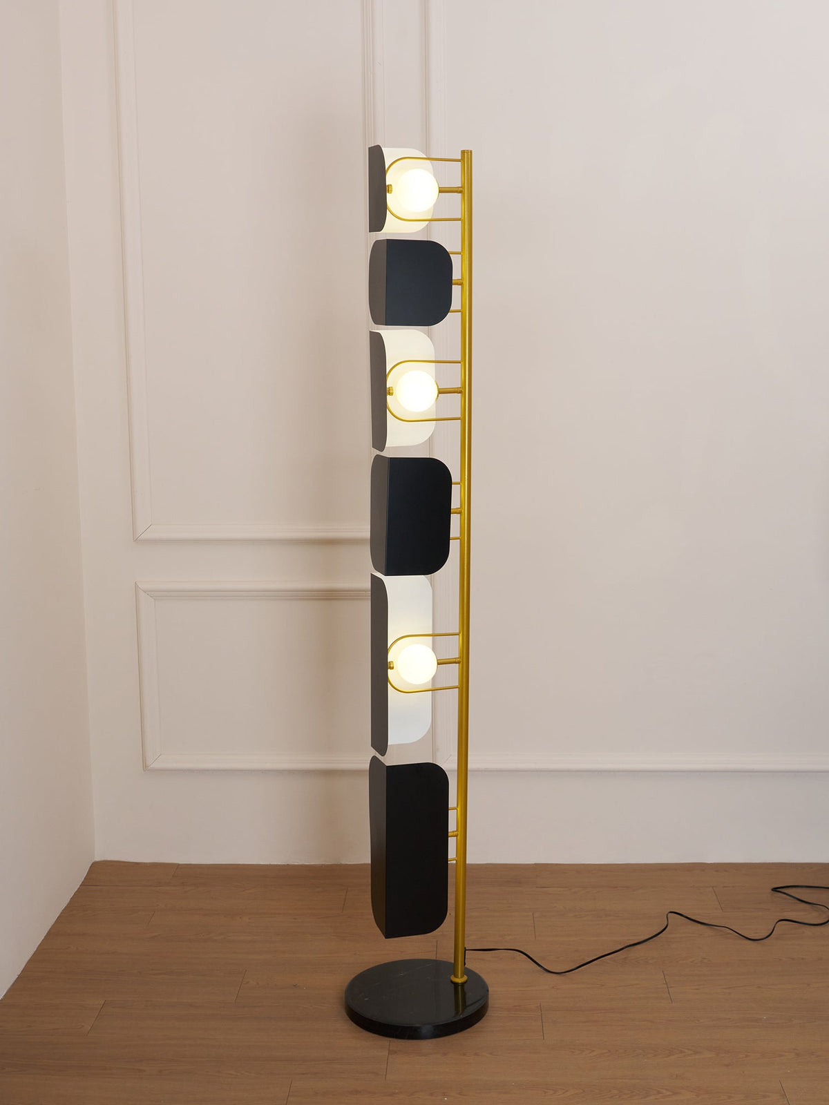 Leagan Floor Lamp – detail 3